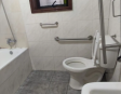 Casa en arriendo en Puerto Montt, Santa Teresa. Propiedad de 400 m² con 10 dormitorios, 4 baños, ideal para oficinas, centro médico o restaurante, cercana a Inacap y con estacionamientos disponibles.